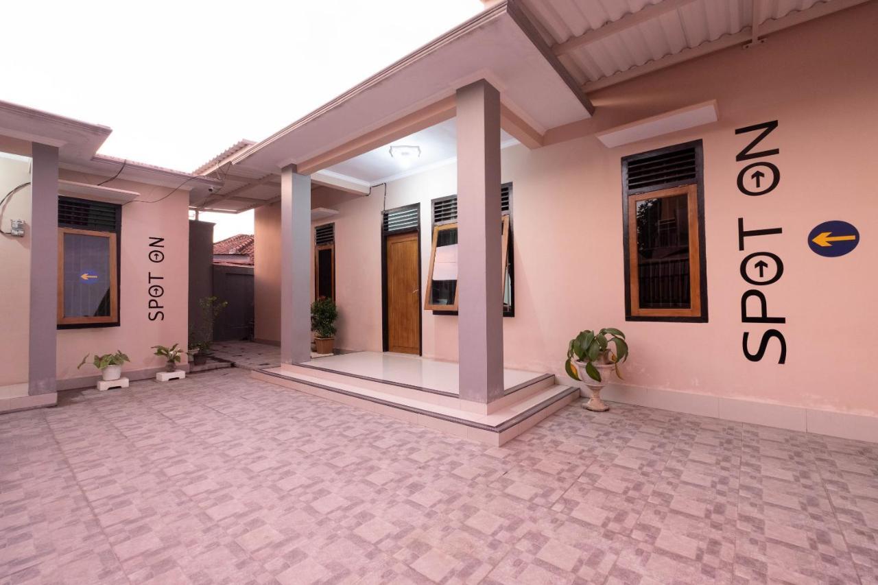 Spot On 1784 Tnc Residence Syariah Mataram Dış mekan fotoğraf