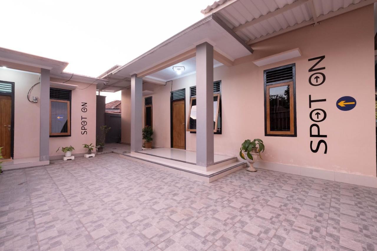 Spot On 1784 Tnc Residence Syariah Mataram Dış mekan fotoğraf