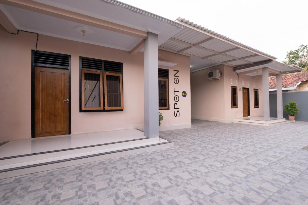 Spot On 1784 Tnc Residence Syariah Mataram Dış mekan fotoğraf